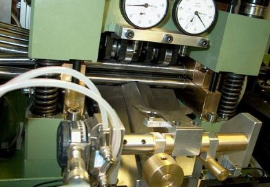 Macchina automatica lavorazione spallamento in acciaio