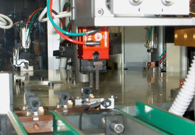 Montaggio e saldatura componente elettronico